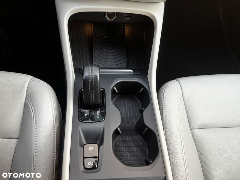 Volvo XC 40 T5 AWD Momentum - 16