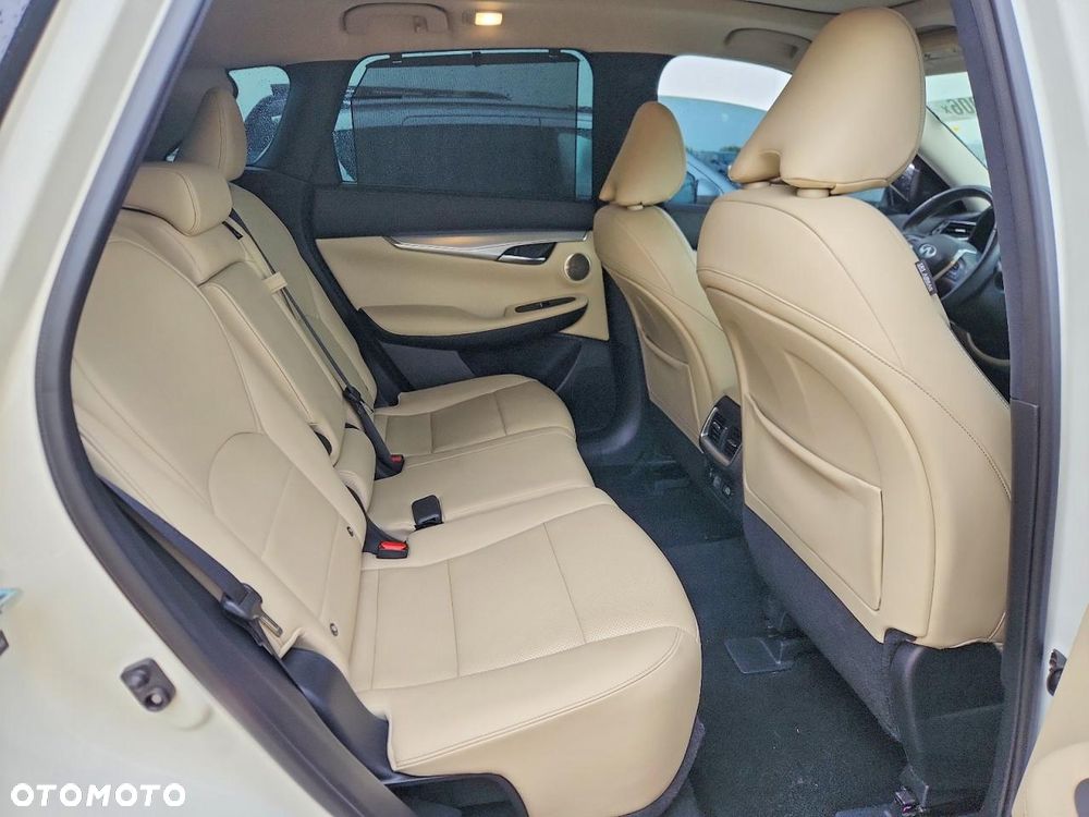 Infiniti Q50 - 8