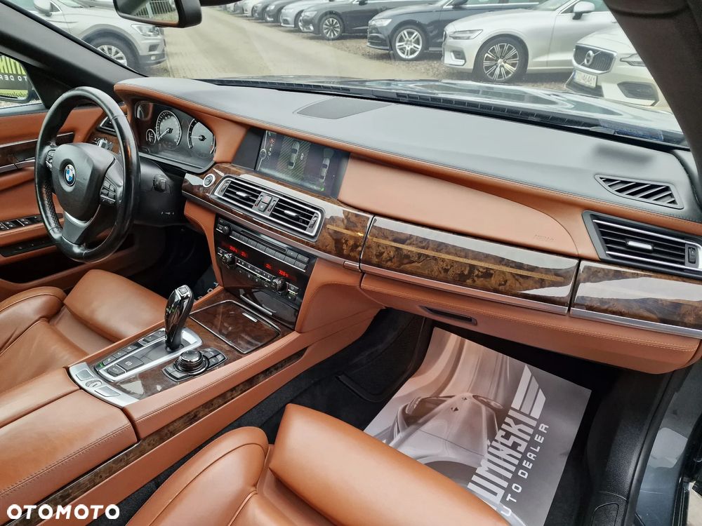 BMW Seria 7 740d xDrive - 25