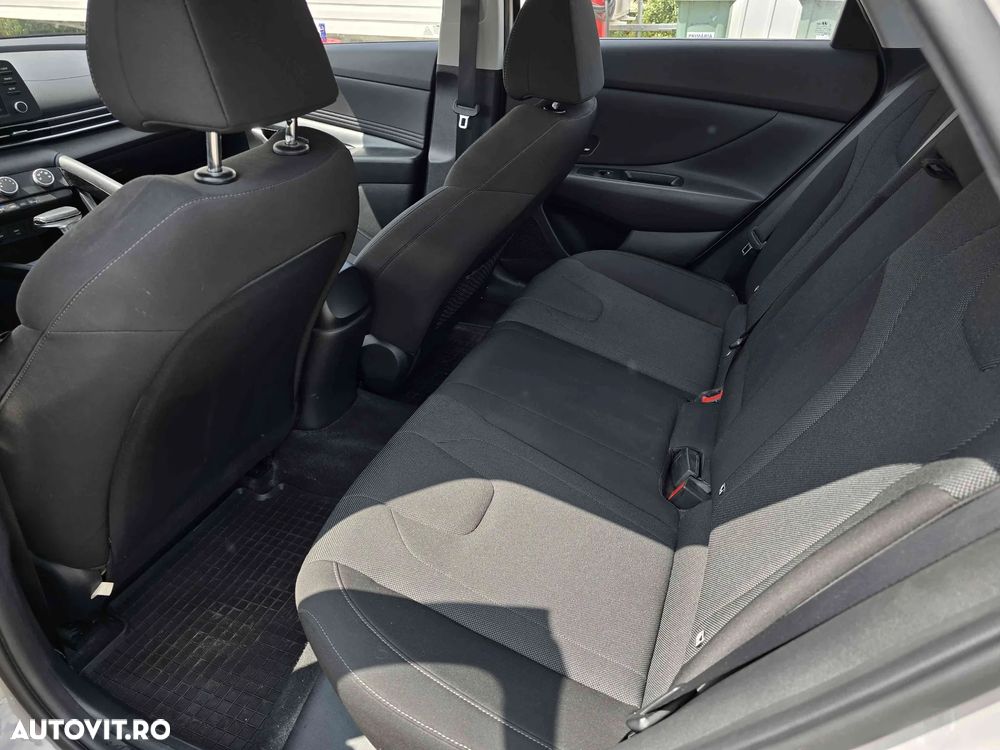 Hyundai Elantra - 10
