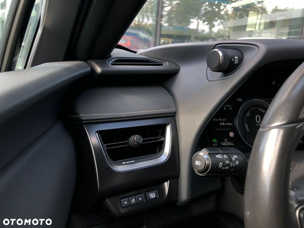 Lexus UX 250h GPF F Impression 2WD - 32