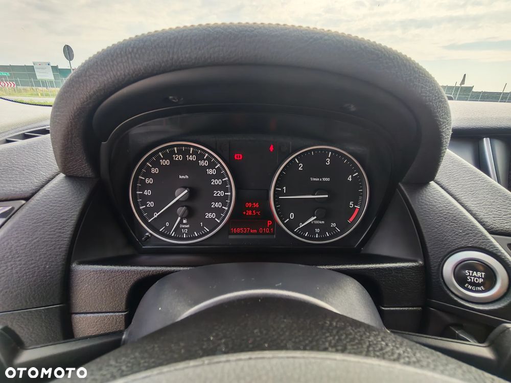 BMW X1 xDrive18d Sport Line - 18