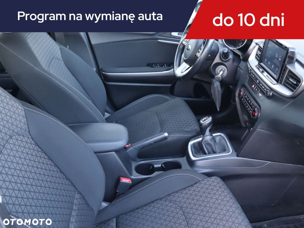 Kia Ceed - 11
