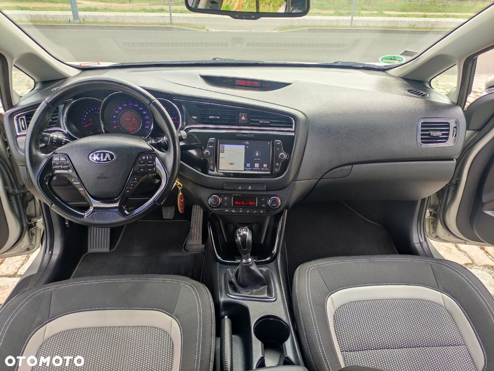 Kia Ceed 1.6 GDI Dream Team Edition - 8