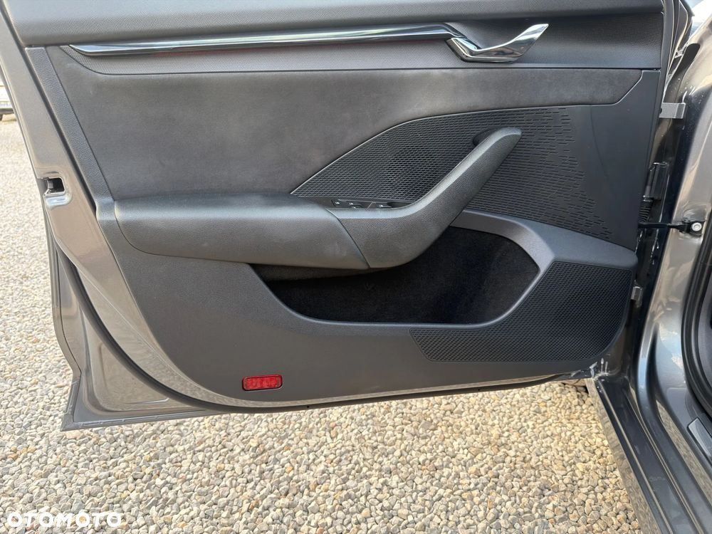 Skoda Octavia 2.0 TDI DSG RS - 13