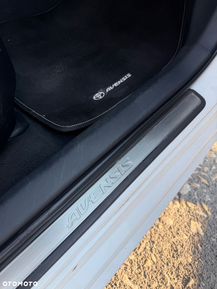 Toyota Avensis 2.0 Prestige NAVI - 21