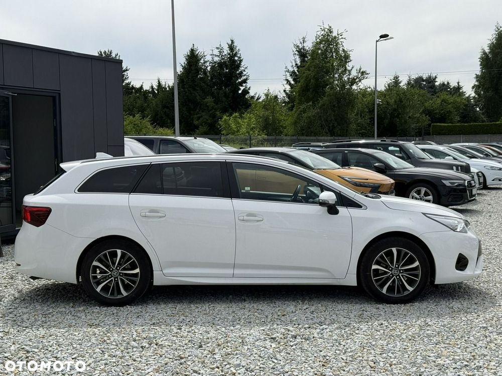 Toyota Avensis 1.6 D-4D Premium - 10