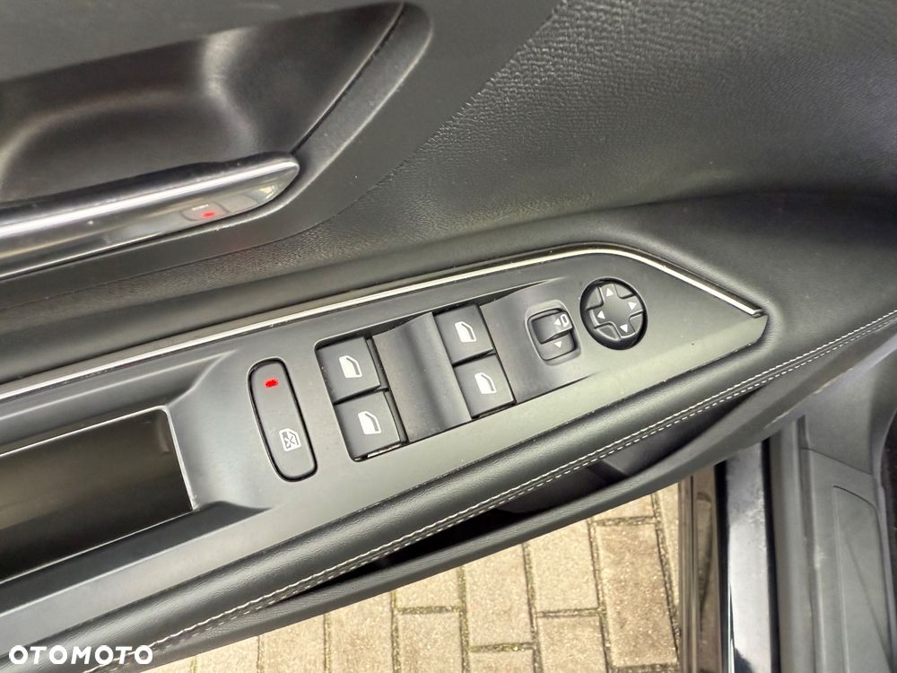 Peugeot 5008 1.5 BlueHDi Allure S&S - 26