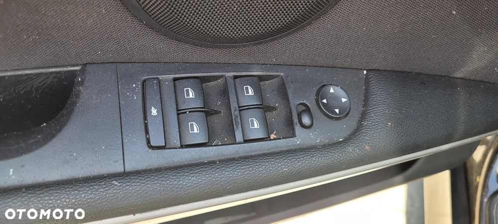 Na części BMW E90 2,0 D - 4