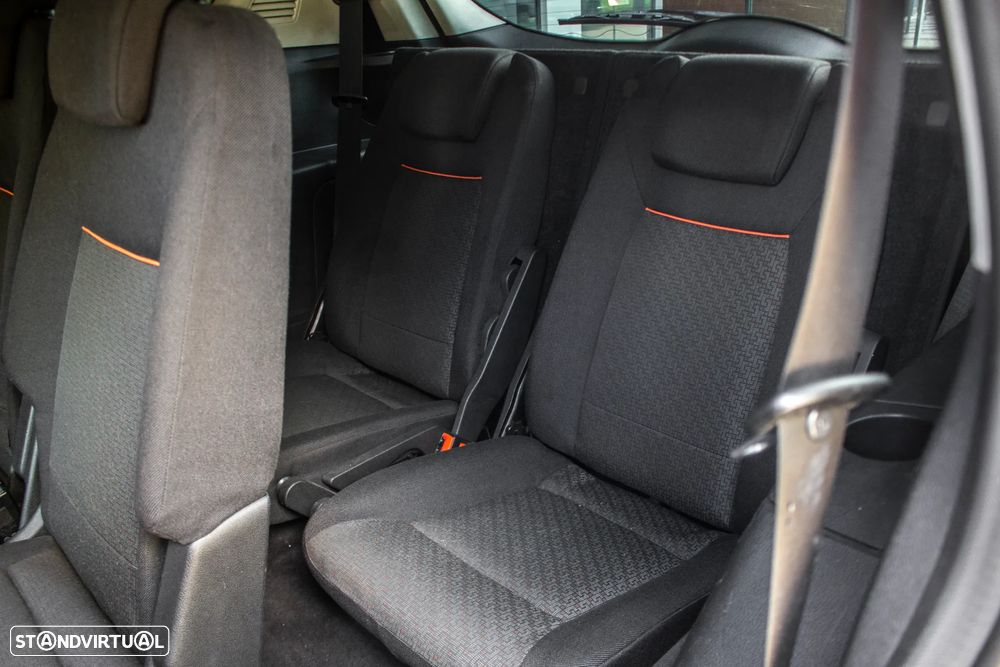 Ford S-Max 1.8 TDCi Trend 7L - 26