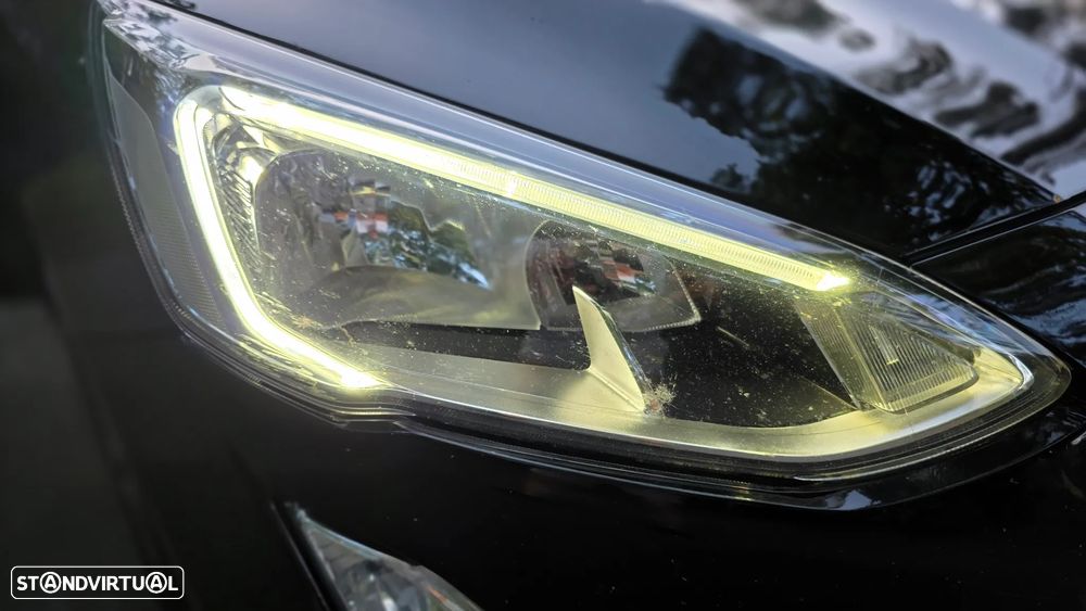 Ford Focus 1.0 EcoBoost S&S ST-LINE X - 19