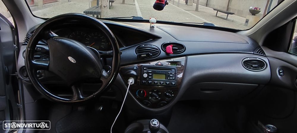Ford Focus 1.6 Ghia - 14