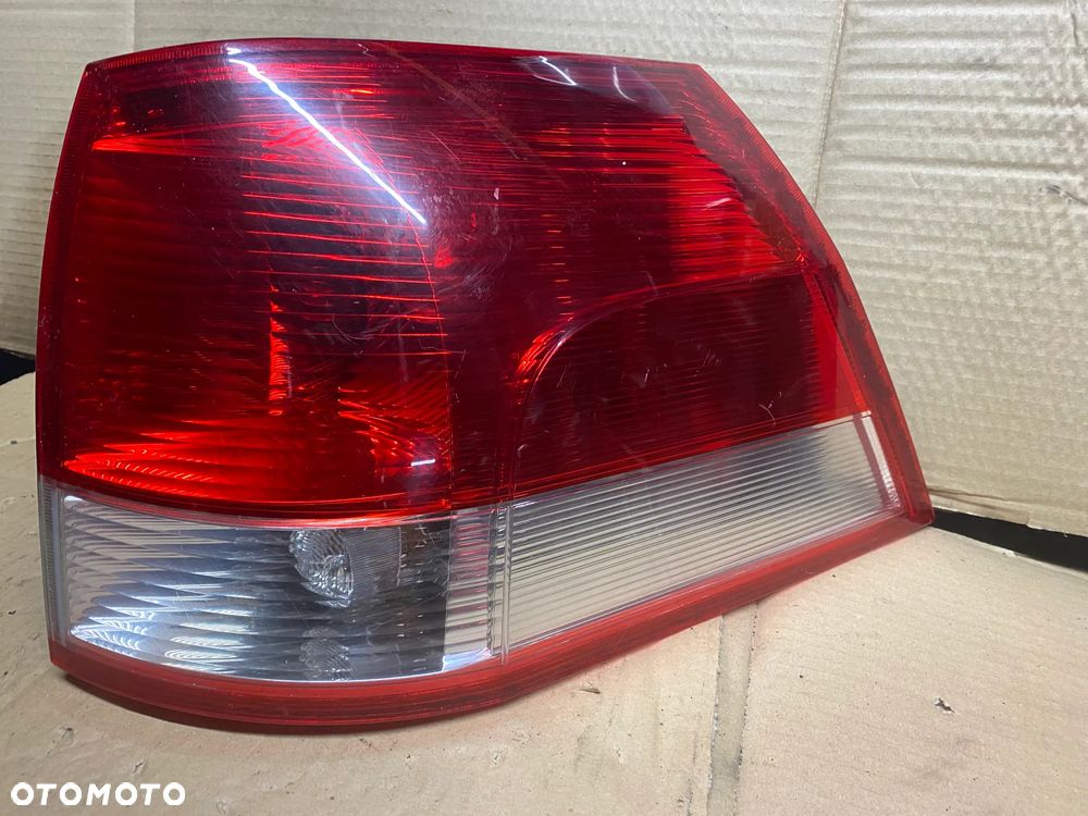 LAMPA TYLNA PRAWA OPEL VECTRA C KOMBI  24469462 - 1