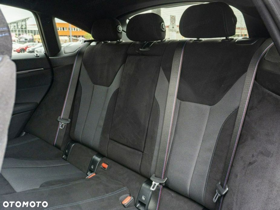 BMW i4 - 10