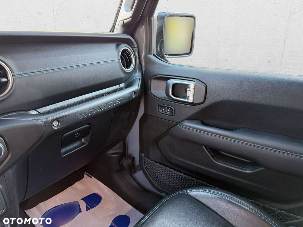 Jeep Wrangler - 15
