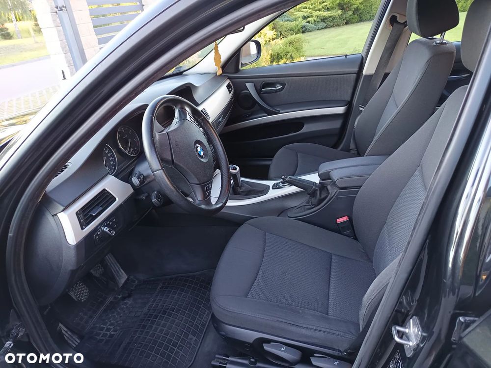 BMW Seria 3 318d - 16