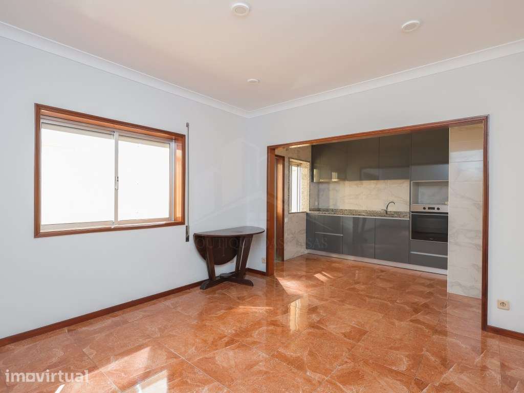 Apartamento T2 Remodelado | Valadares