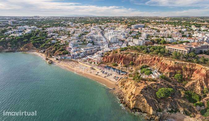 O seu futuro em Albufeira: Apartamento T3 com design moderno e alma... - Grande imagem: 2/4