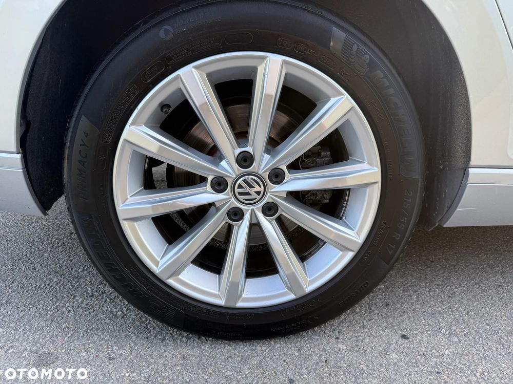 Volkswagen Passat - 13