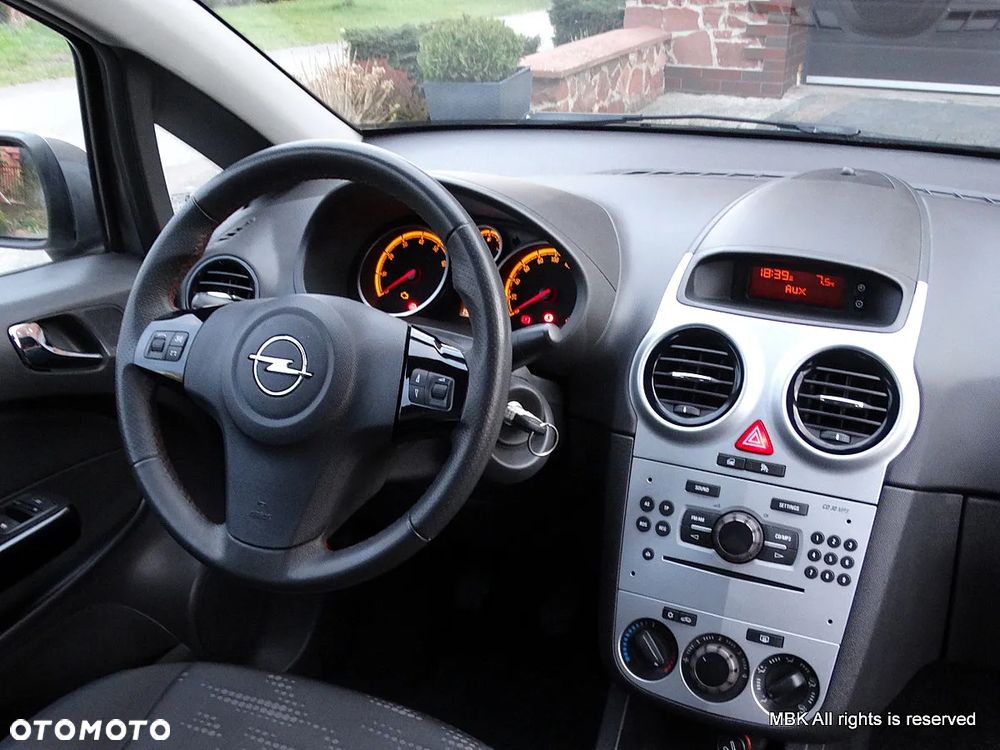 Opel Corsa 1.4 16V Cosmo - 5