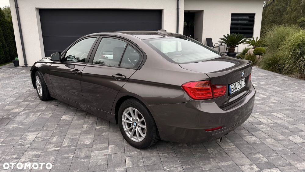 BMW Seria 3 316d - 4