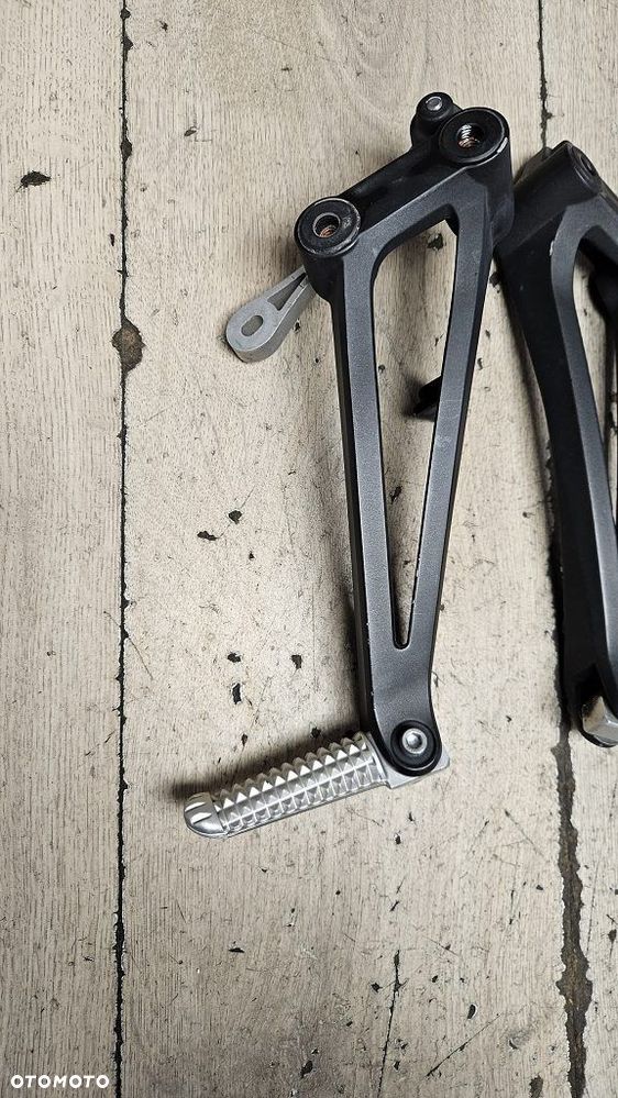 Set podnóżek pasażera prawy lewy Yamaha YZF R1 RN22 - 4