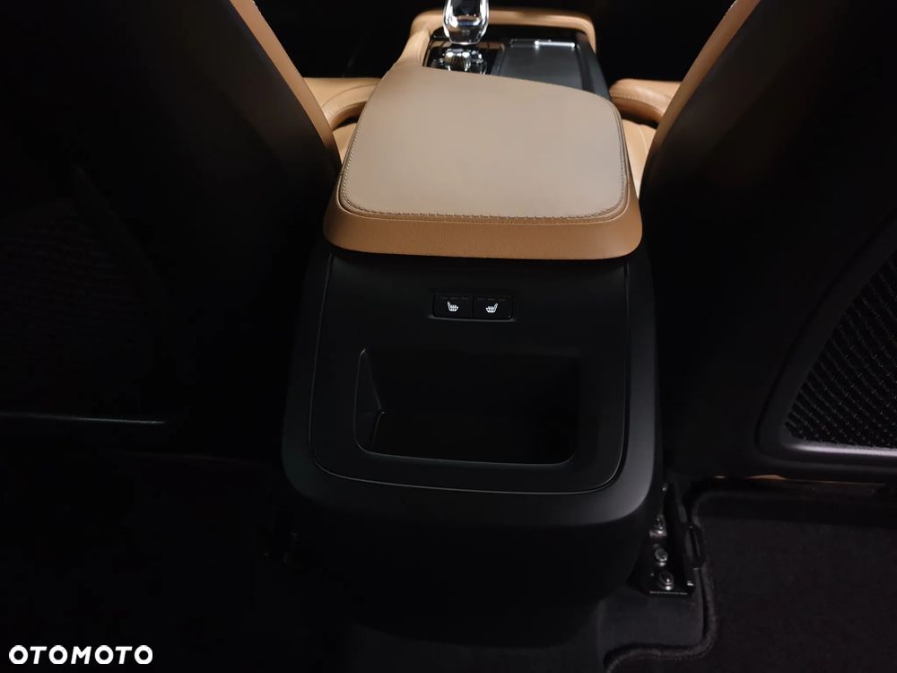 Volvo XC 90 B5 D AWD R-Design 7os - 26