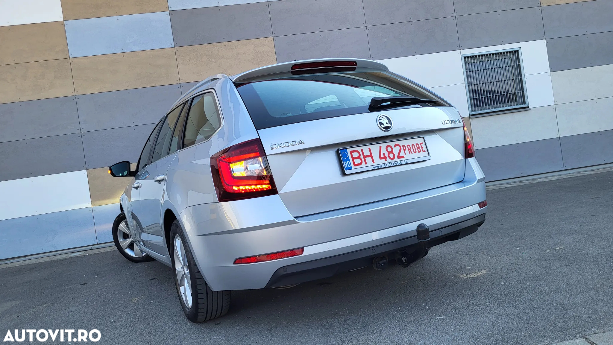 Skoda Octavia Combi 2.0 TDI (Green tec) DSG Style - 9
