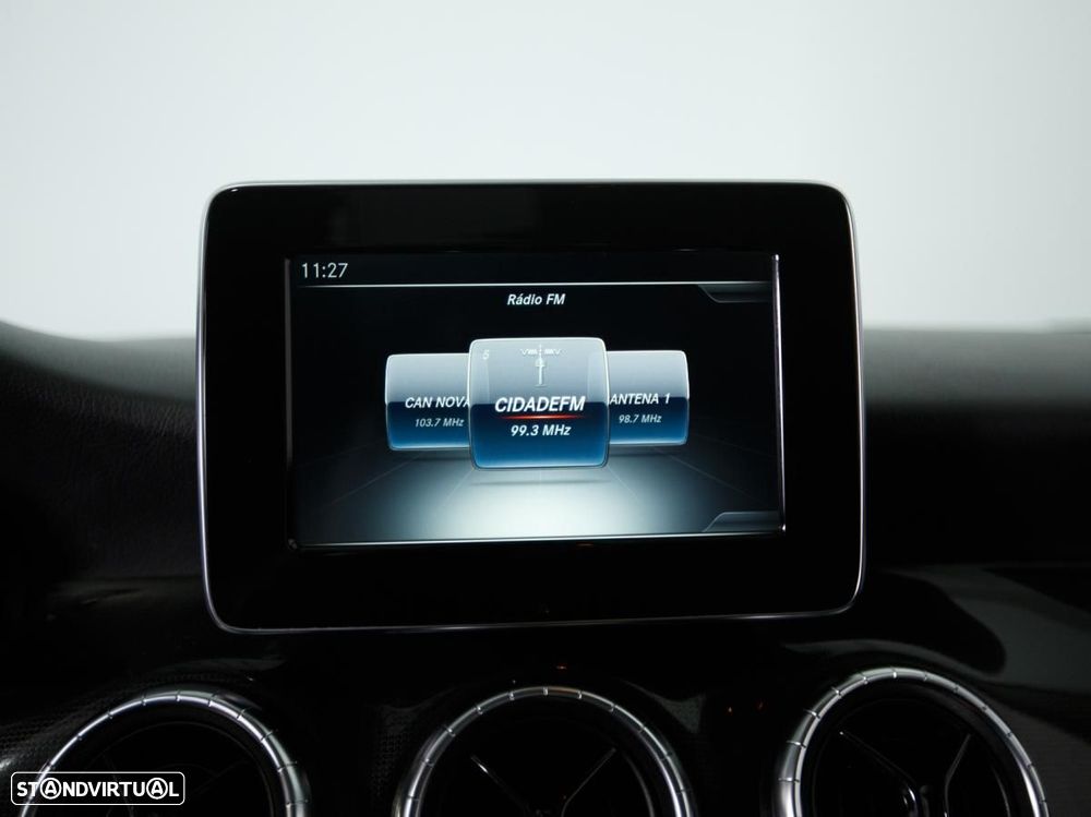 Mercedes-Benz CLA 180 d Shooting Brake - 16