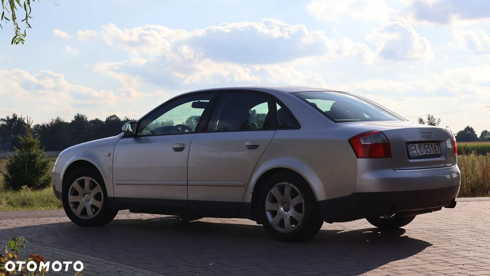 Audi A4 Limousine - 16