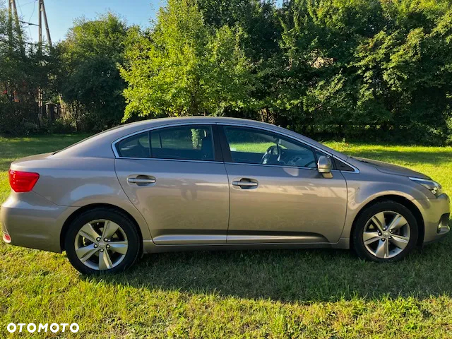 Toyota Avensis 2.0 Premium - 6