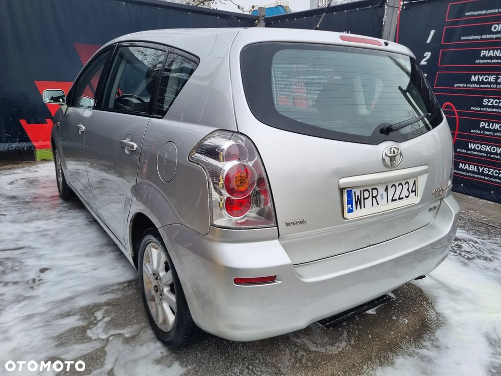 Toyota Corolla Verso 2.2 D-4D - 5