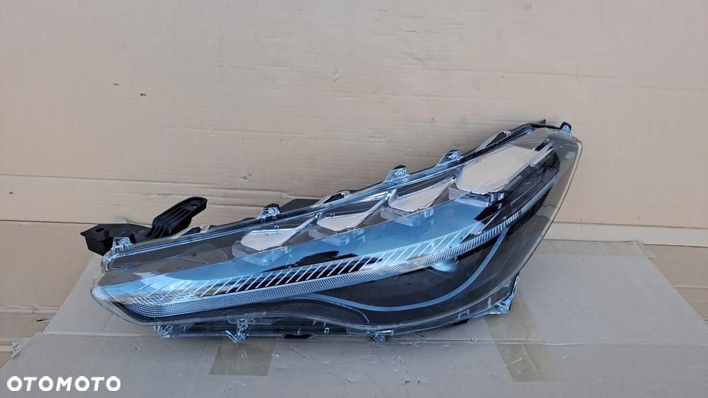 TOYOTA COROLLA CROSS FULL LED LEWA LAMPA PRZÓD EUROPA HASCO 16-184 UŻYWANA - 1