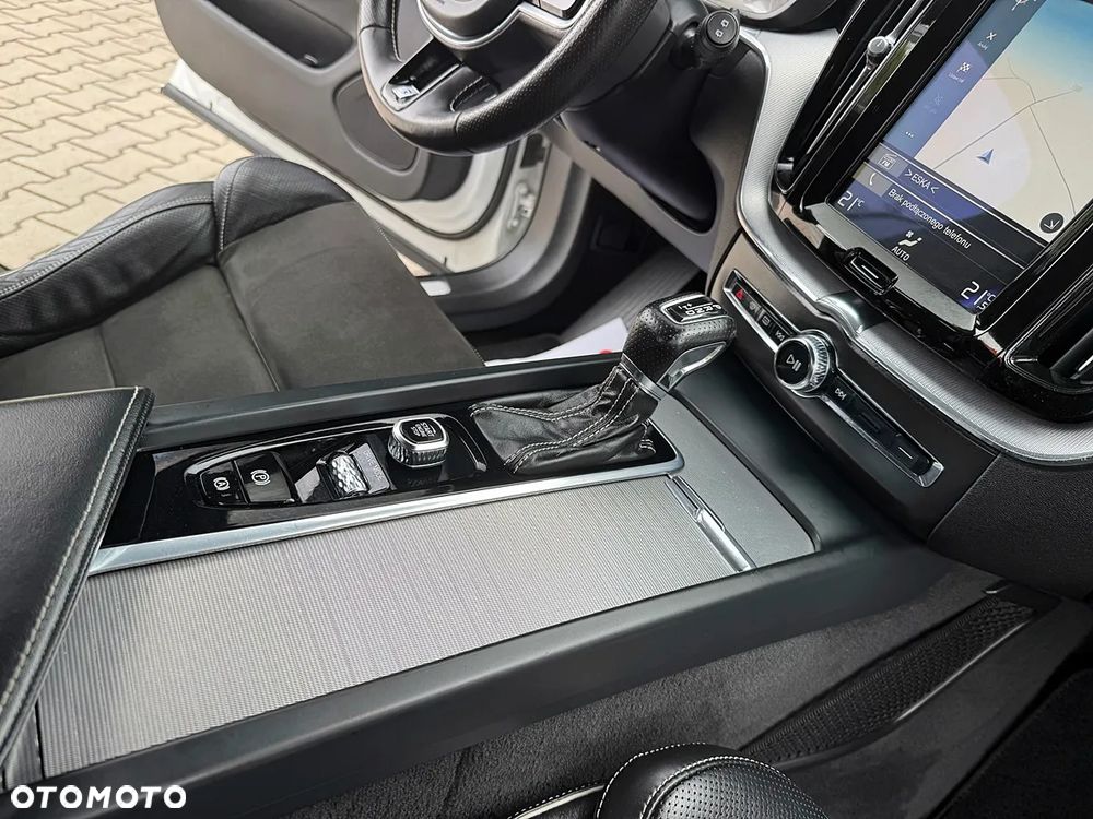 Volvo XC 60 D4 AWD Geartronic RDesign - 20