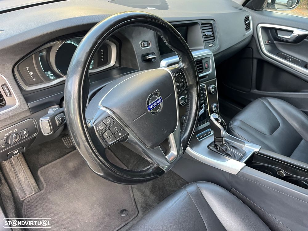 Volvo V60 D6 Plug-In-Hybrid AWD Geartronic Pure Limited - 25