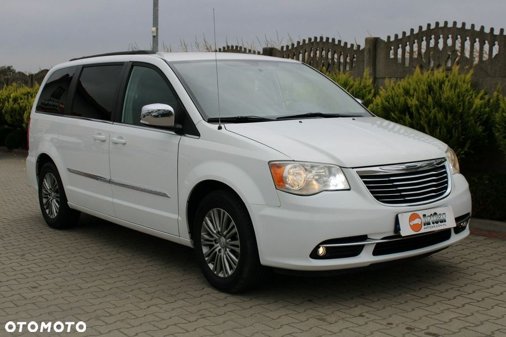 Chrysler Town & Country - 28