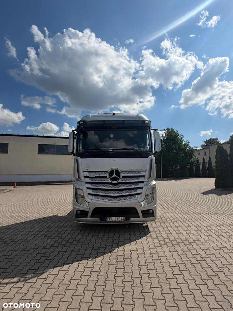 Mercedes-Benz Actros - 3
