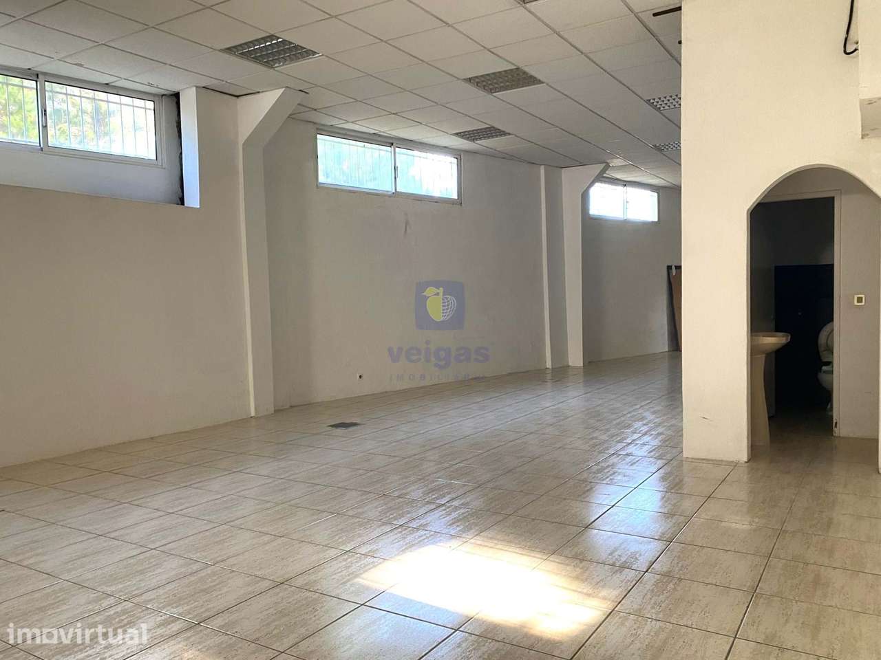 Arrendamento de armazém em cave com 248m2 em Meirinhas, Pombal - Grande imagem: 5/15