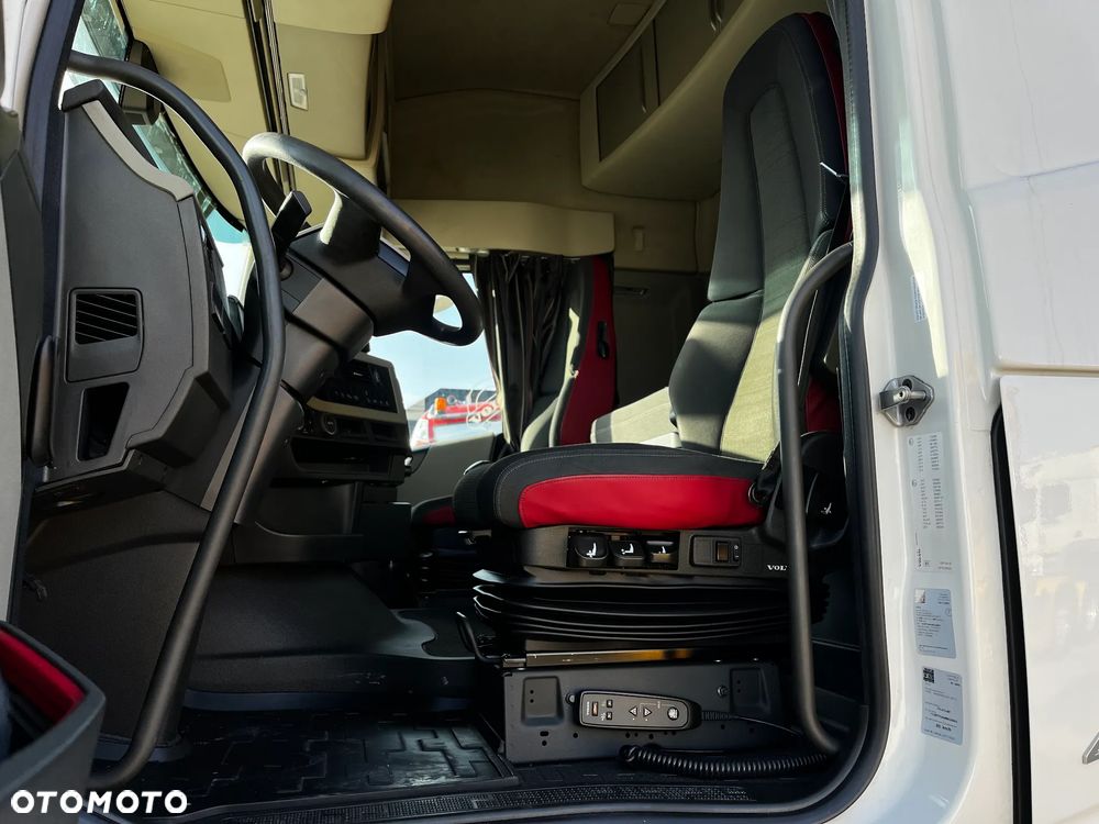 Volvo FH 460 VIN : ** MB32**  PRODUKCJA 11/2020 SPROWADZONE Z FRANCJI SERWISOWANE  DWA ZBIORNIKI PALIWA LODÓWKA ALU FELGI - 10