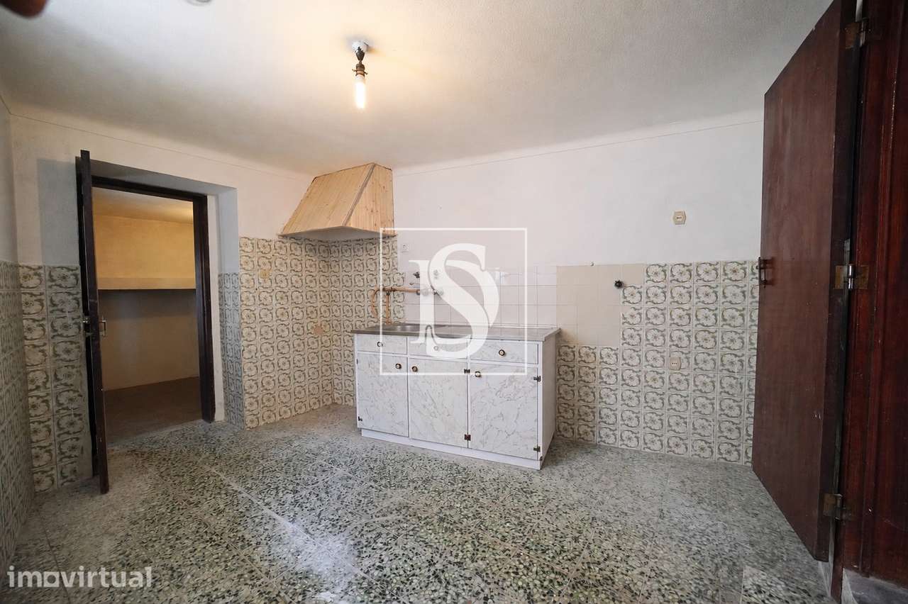 🏡 Moradia T3 no centro da aldeia de Soudos com excelente terra - Grande imagem: 3/19