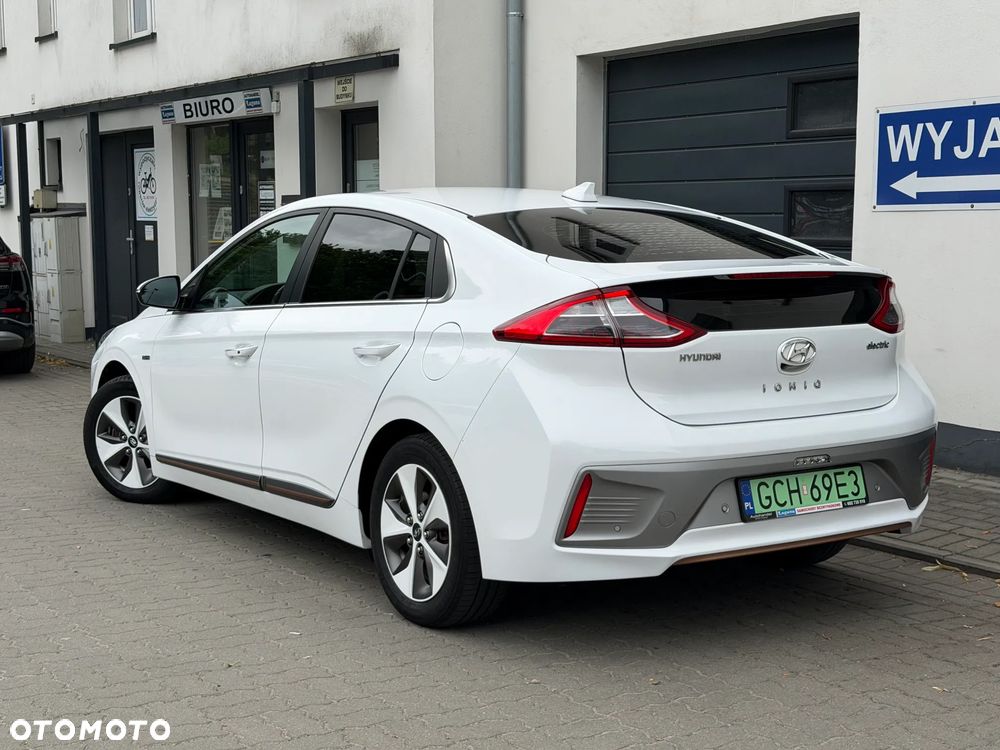 Hyundai IONIQ - 29