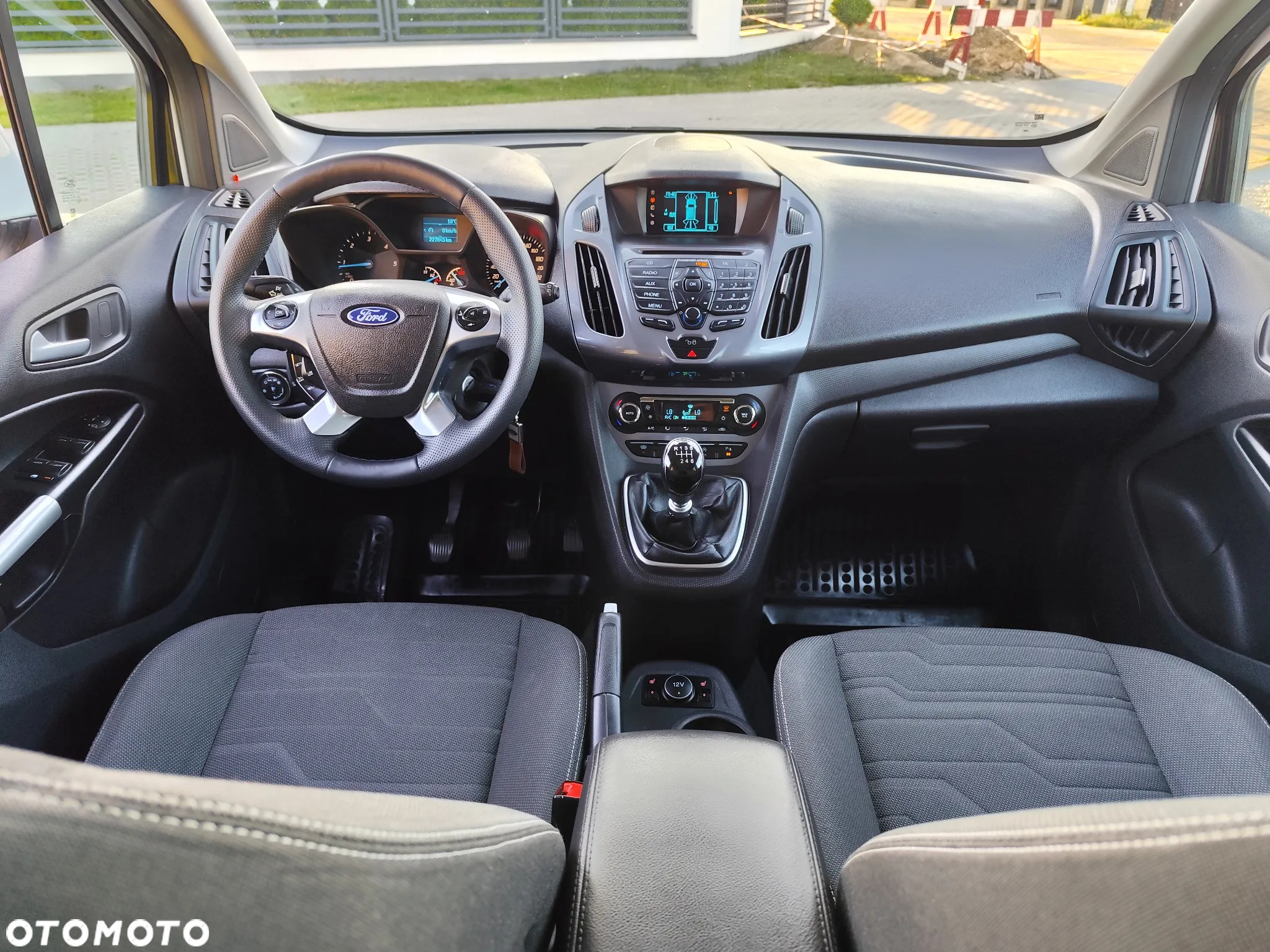 Ford Tourneo Connect Grand - 13
