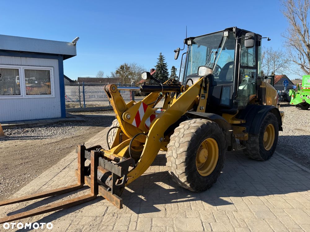 Caterpillar 908M - 3