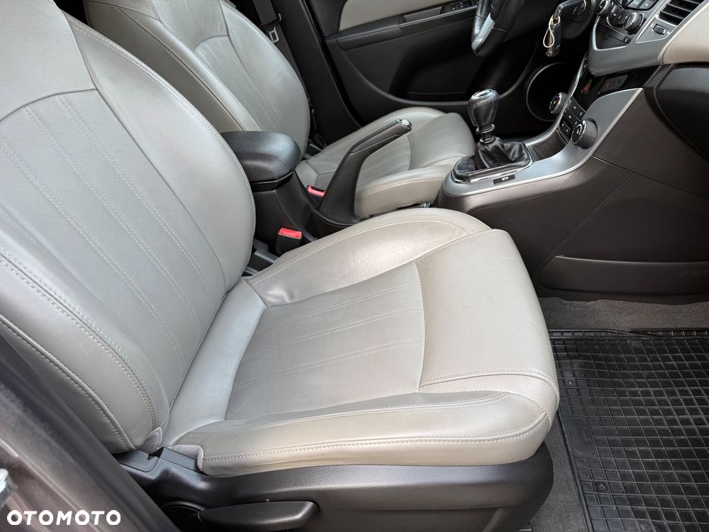Chevrolet Cruze 1.8 LTZ - 32