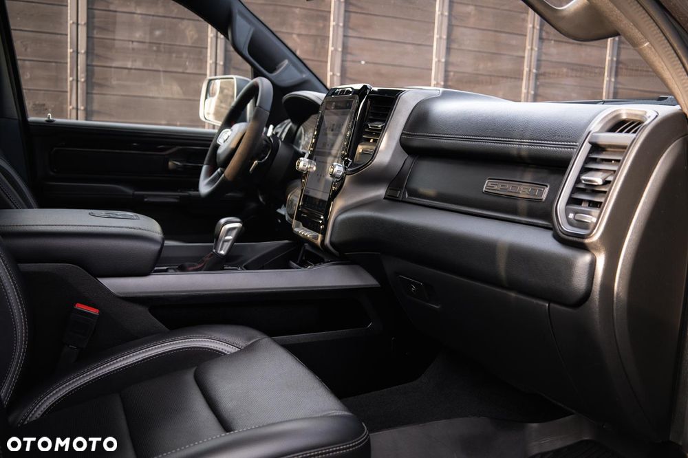 RAM 1500 Crew Cab Sport - 29