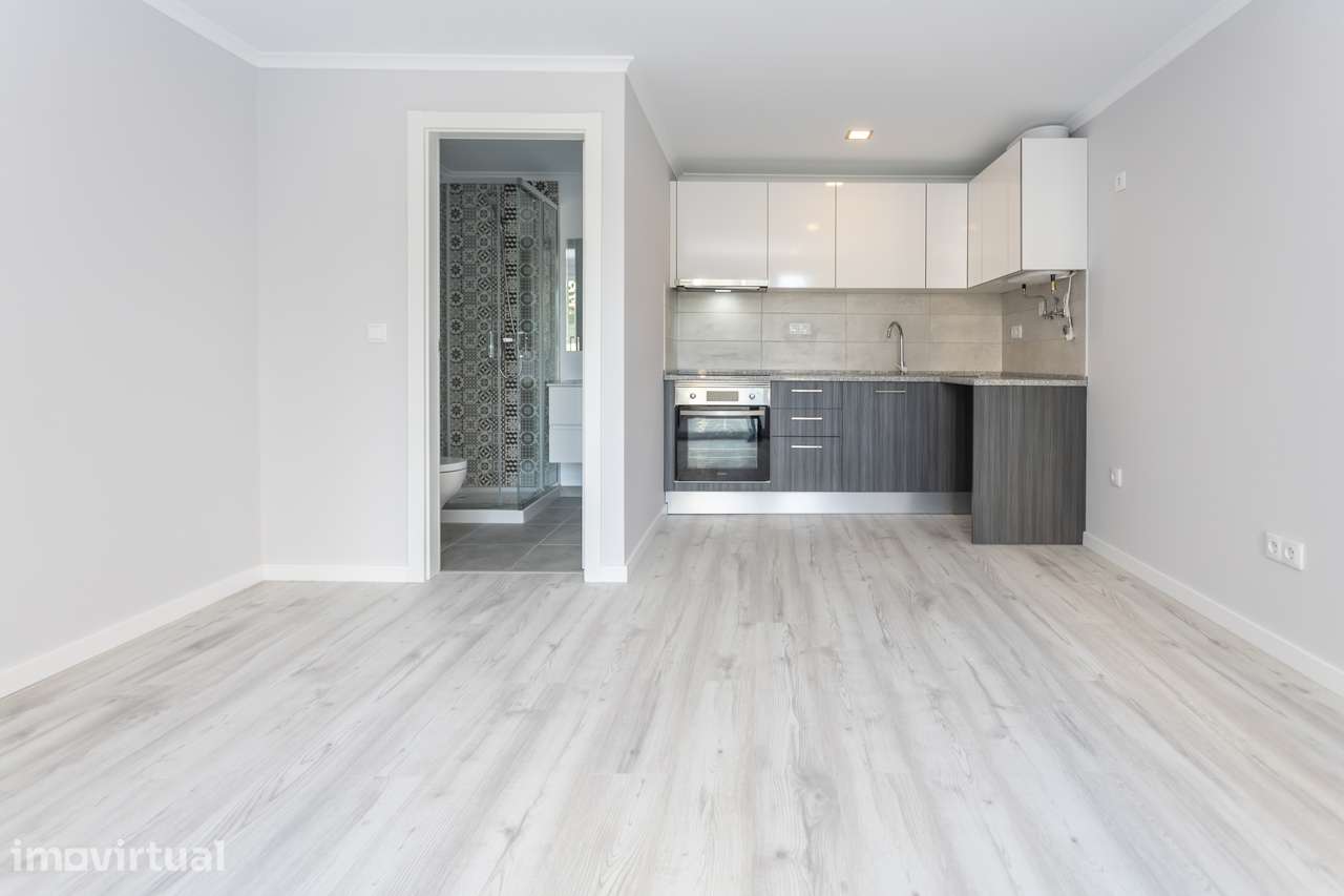 Arrendo Apartamento T0 remodelado- Foros de Amora, Seixal – 550 Eur - Grande imagem: 3/11