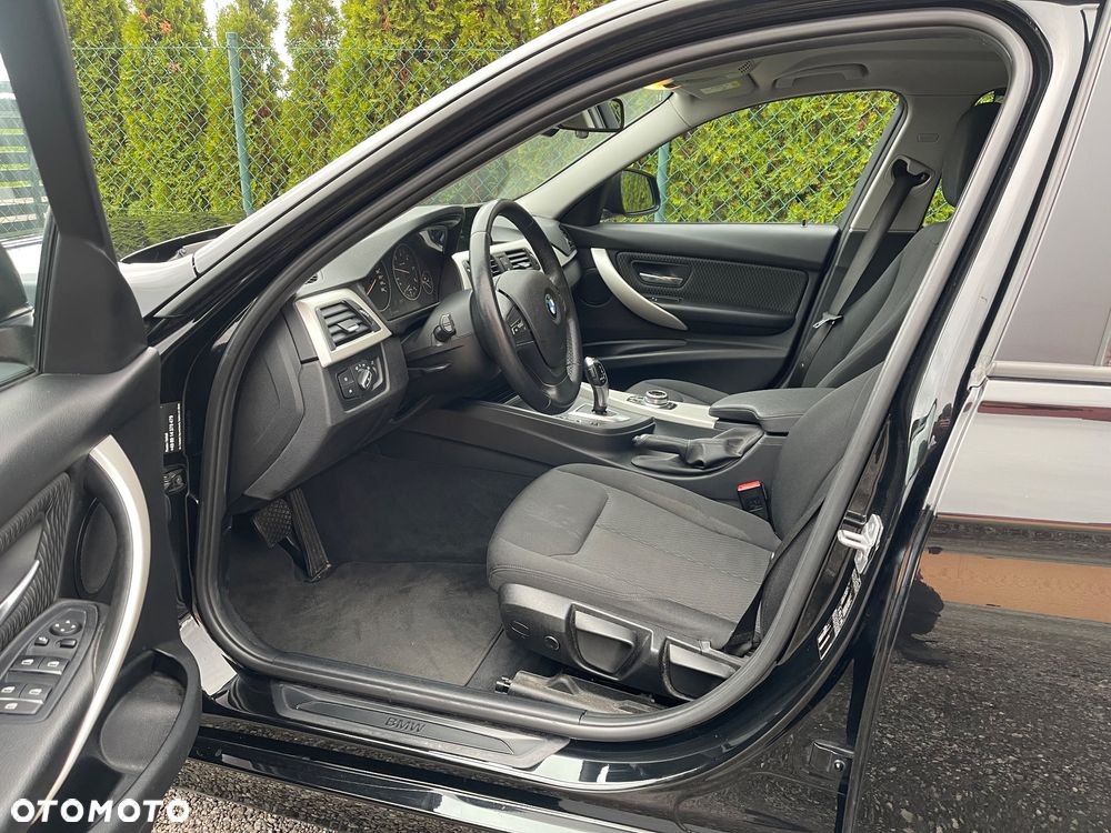 BMW Seria 3 320d Sport Line - 16