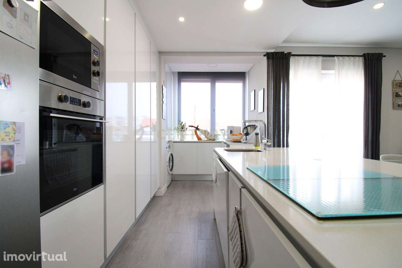 Apartamento T4 convertido em T3 na Cova da Piedade - Grande imagem: 3/38