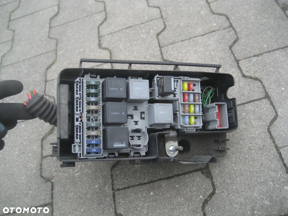 volvo xc90 02-14r 2,4 tdi puszka bezpieczników 30797010 - 1