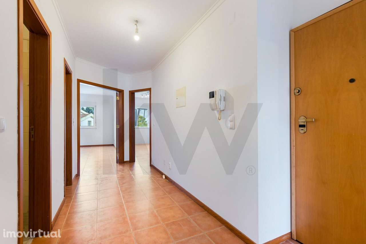 Luminoso T2 em Azeitão com Lareira e Vista Jardim - Grande imagem: 3/26